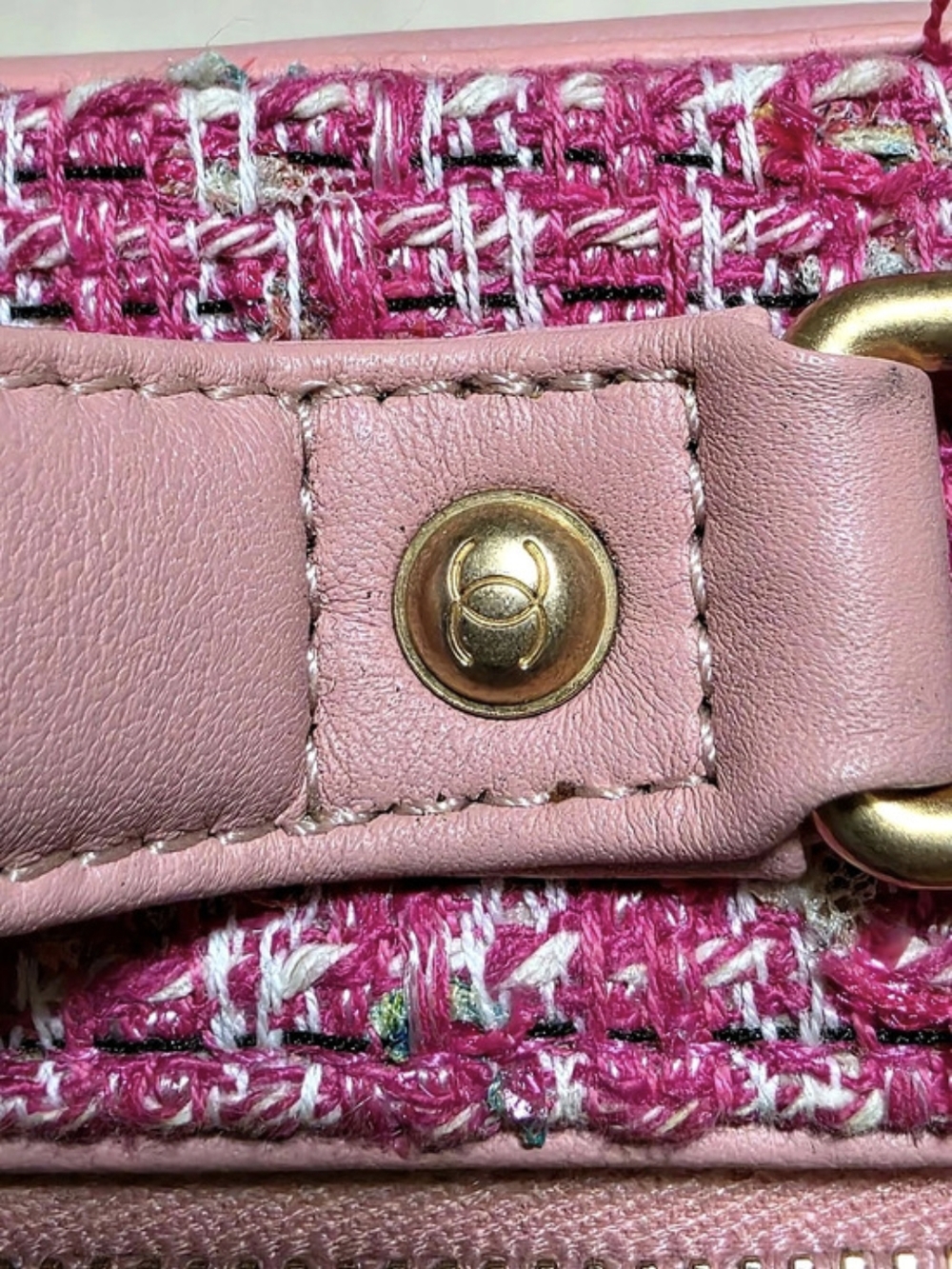 Chanel Pink Tweed CC Filigree Vanity Case - Picture 11 of 15